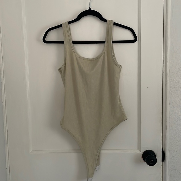 pack of 3 onesies! - Picture 2 of 4